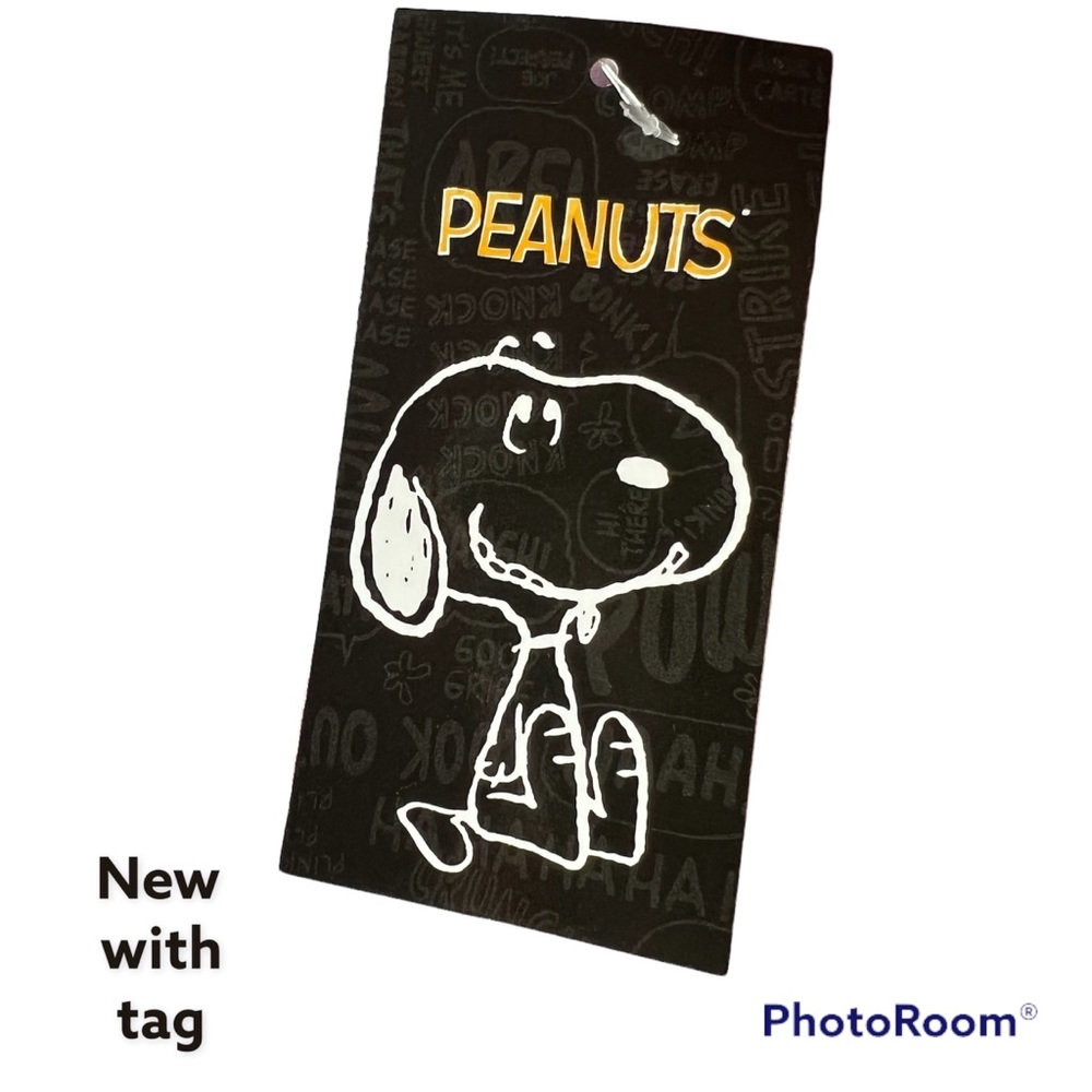 Peanuts Snoopy graphic Tee crop top White Black red Size large Jr - Picture 6 of 9